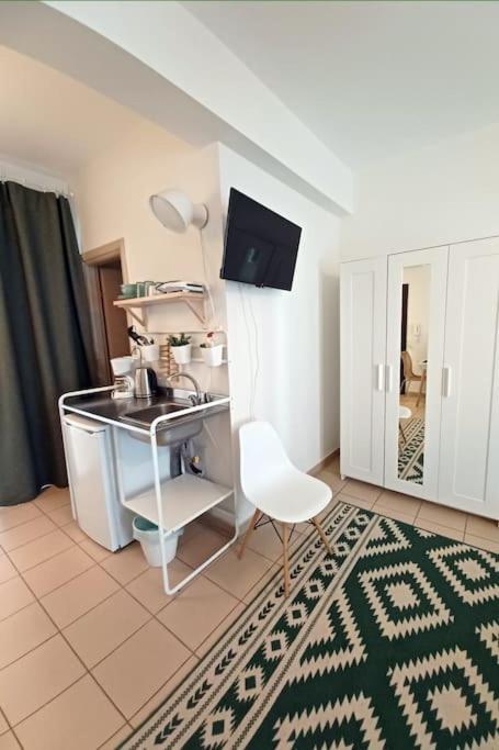 Comfy City Hideaway Каламата Экстерьер фото